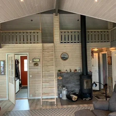 Lykkebo, Skjoldehamnveien 1151, Nygard, Andoy شاليه *